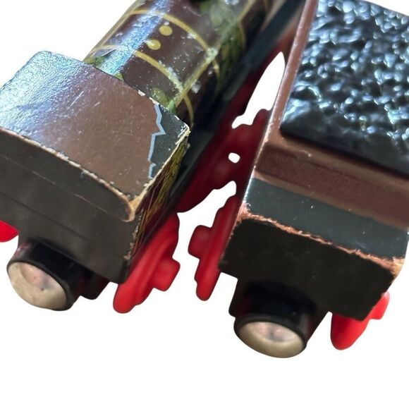 Thomas & Friends Wooden Railway Hiro & Tender Train Engine - Picture 7 of 7